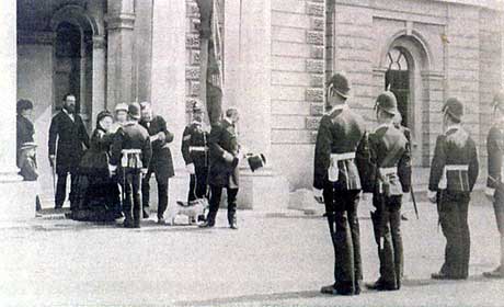 Bobbie meeting Queen Victoria