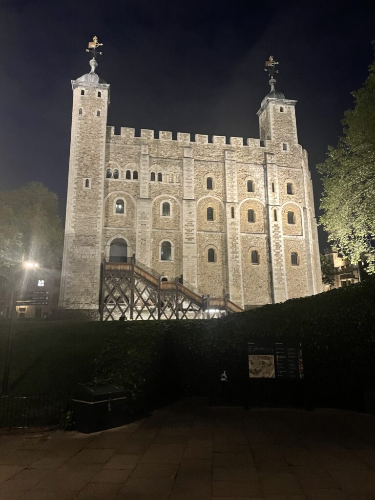 A picture of the Tower of London all lite up at night