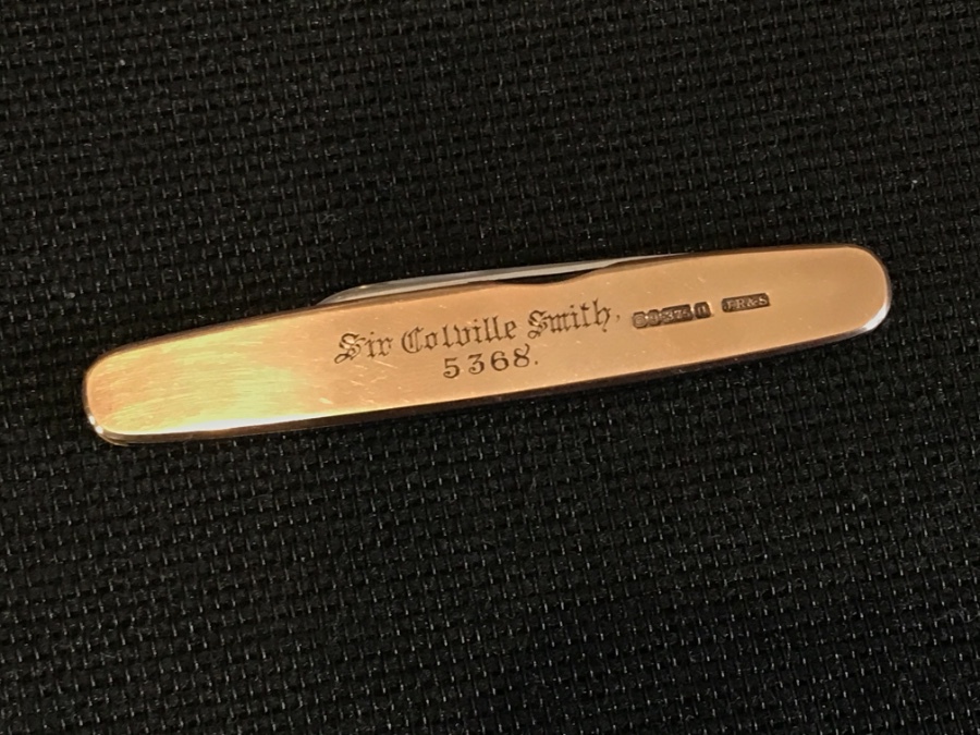 Extraordinary - Sir Phillip Colville Smith, Grand Secretary 1 A picture of Sir Phillip Colville Smith Grand Secretary gold pocket knife