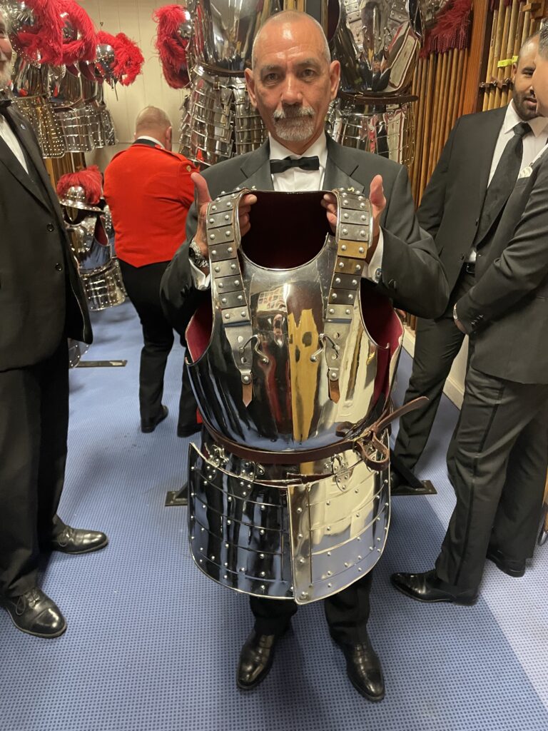 Amazing visit to HAC 5 A picture of Neville Fourie, West Kent holding an Honourable Artillery Company Pikeman’s armour